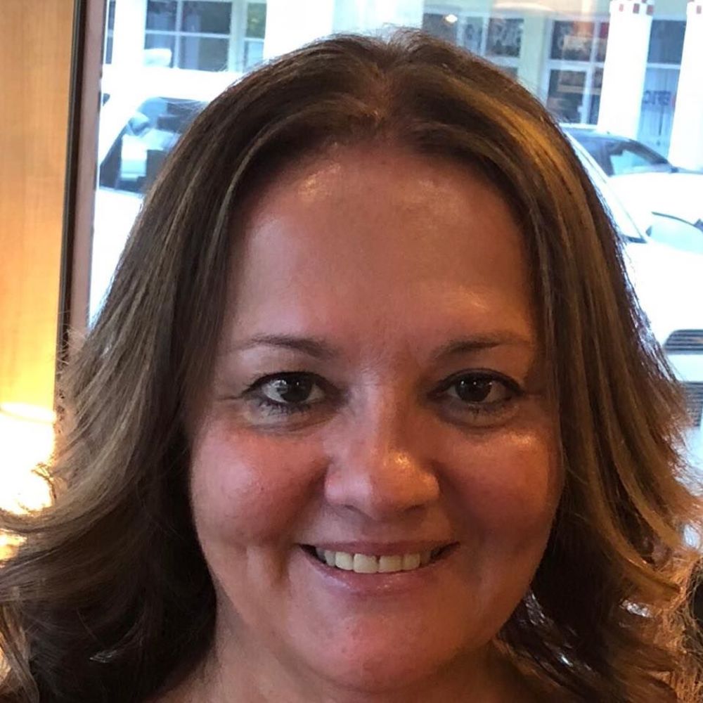 Meet your Posher, Linda. Posh Ambassador 👛👒🌹🌺